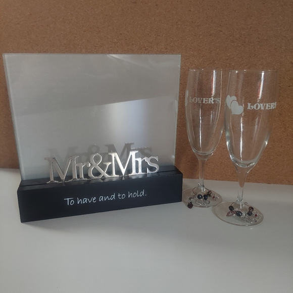 Mr. & Mrs. Photo Frame with 2 Champagne Flutes - Picture 1 of 5